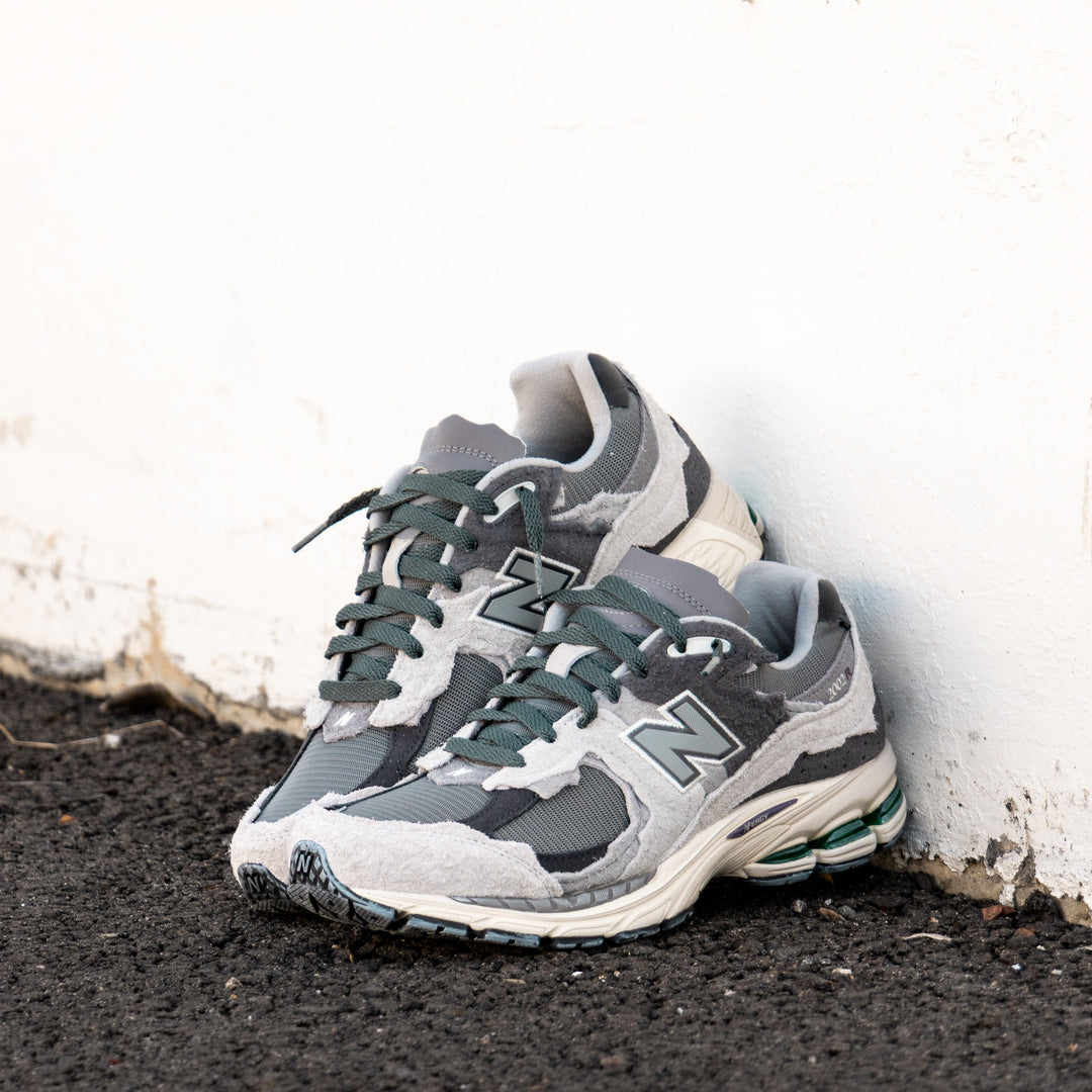 The Best Dark Grey Flat Laces for Your New Balance 2022R